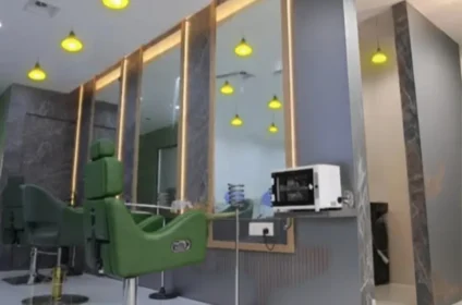 Aura Makeover Studio & Unisex Salon,chengannur